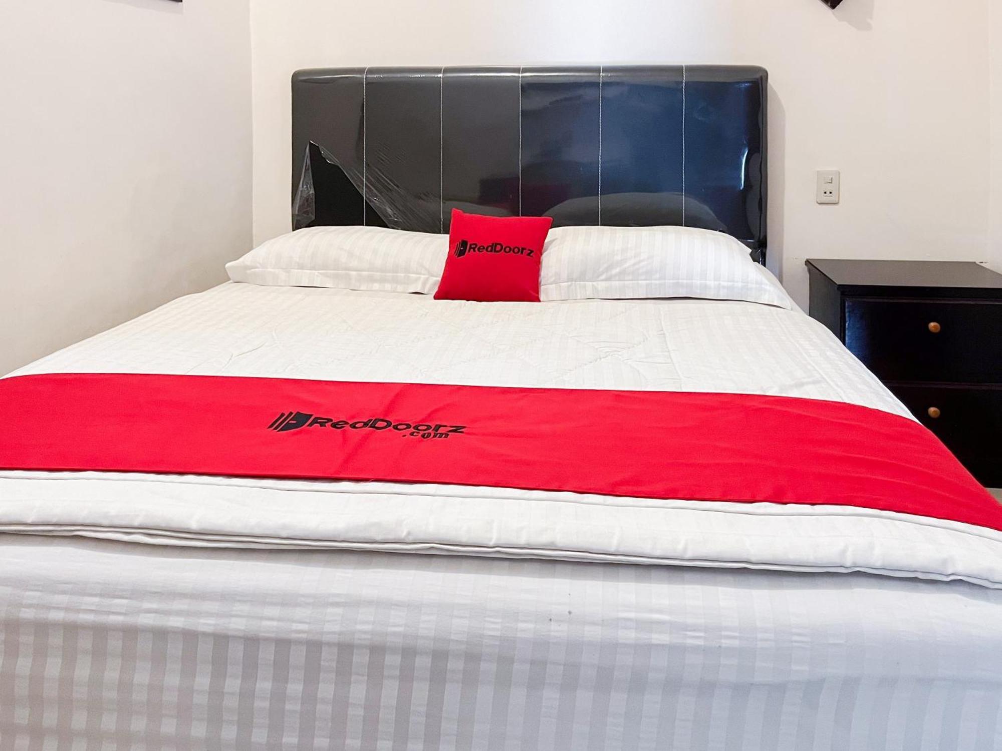 Hotel Reddoorz Near Pantai Pandan Sibolga 2 Halangan Esterno foto