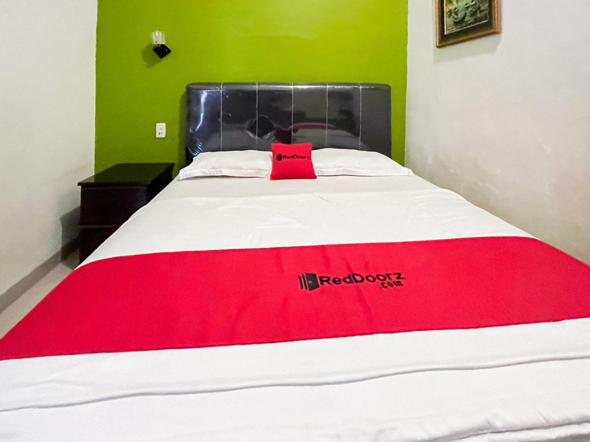 Hotel Reddoorz Near Pantai Pandan Sibolga 2 Halangan Esterno foto