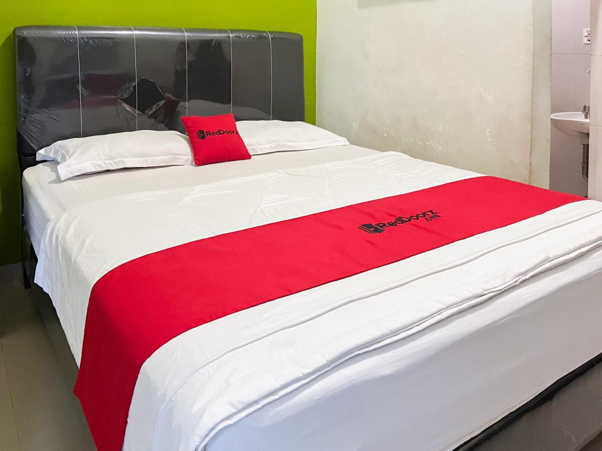 Hotel Reddoorz Near Pantai Pandan Sibolga 2 Halangan Esterno foto