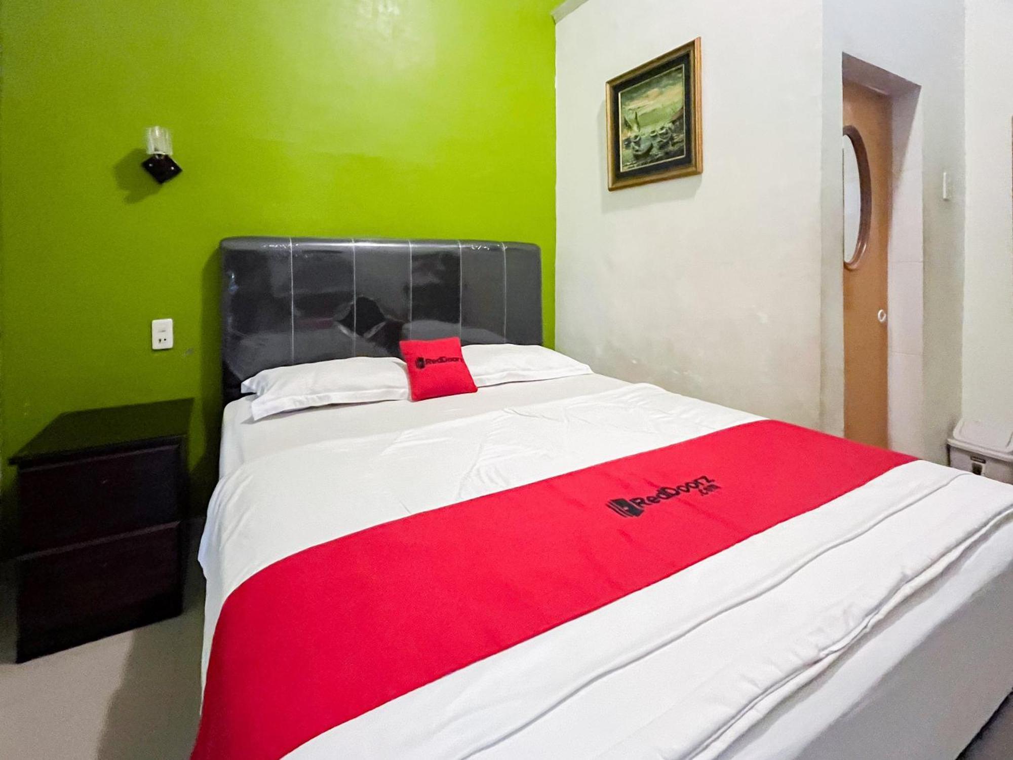 Hotel Reddoorz Near Pantai Pandan Sibolga 2 Halangan Esterno foto